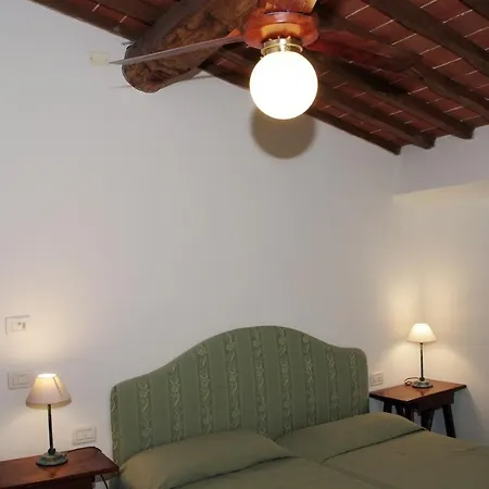 Il Pino Farm stay *