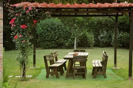 Il Pino Farm stay *
